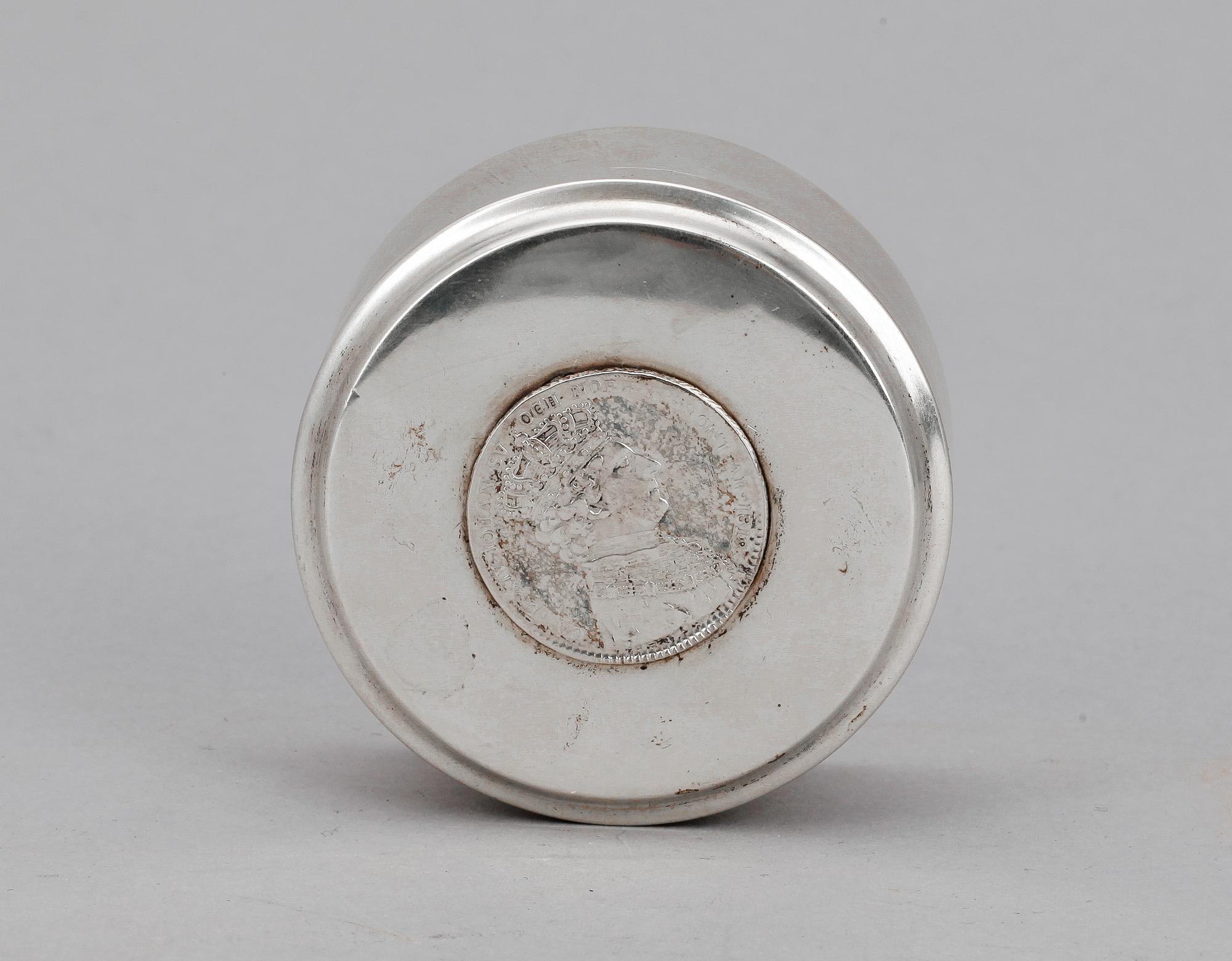 TOILETTEDOSA, silver, Göteborg 1905. Vikt ca 40 gram.