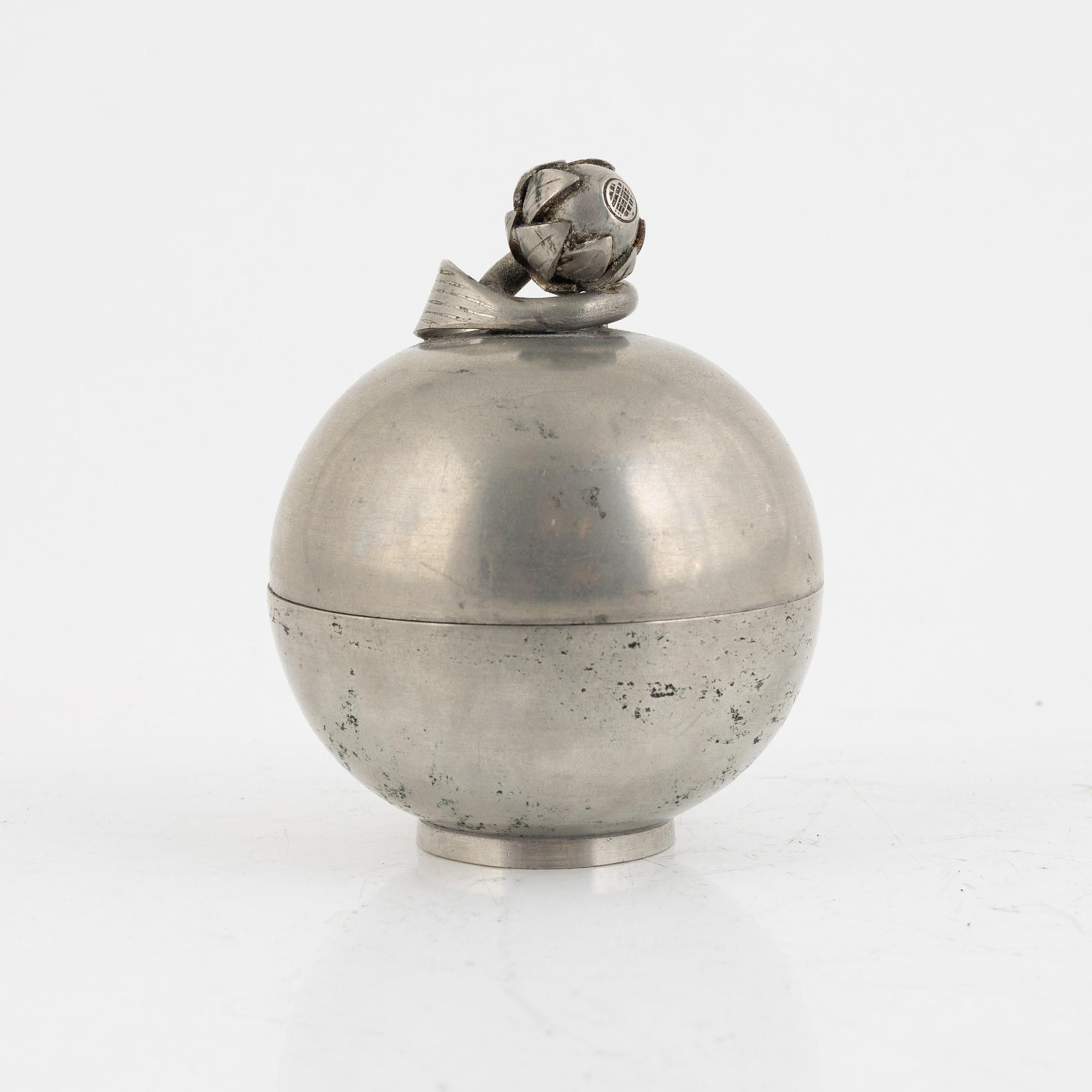 Firma Svenskt Tenn, bonbonjär, modell "999", Stockholm 1929.