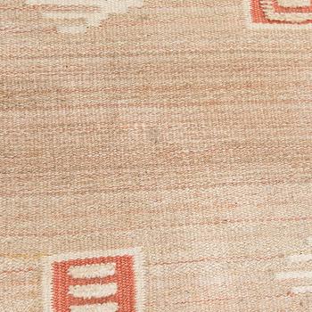 Toini Kallio, A 1930s flat weave carpet for Aaltosen Mattokutomo, Kiikka, Finland. Circa 300x200 cm.
