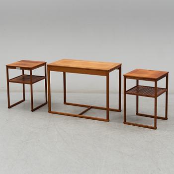 CARL MALMSTEN, a nest of three mahogany 'Släden' tables. Late 20th century.