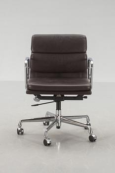 SKRIVBORDSSTOL, "Softpad/EA217", Charles & Ray Eames, Vitra, märkta.
