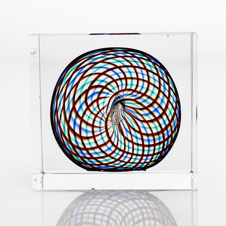 Oiva Toikka, an annual glass cube, signed Oiva Toikka Nuutajärvi 1994 and numbered 596/2000.