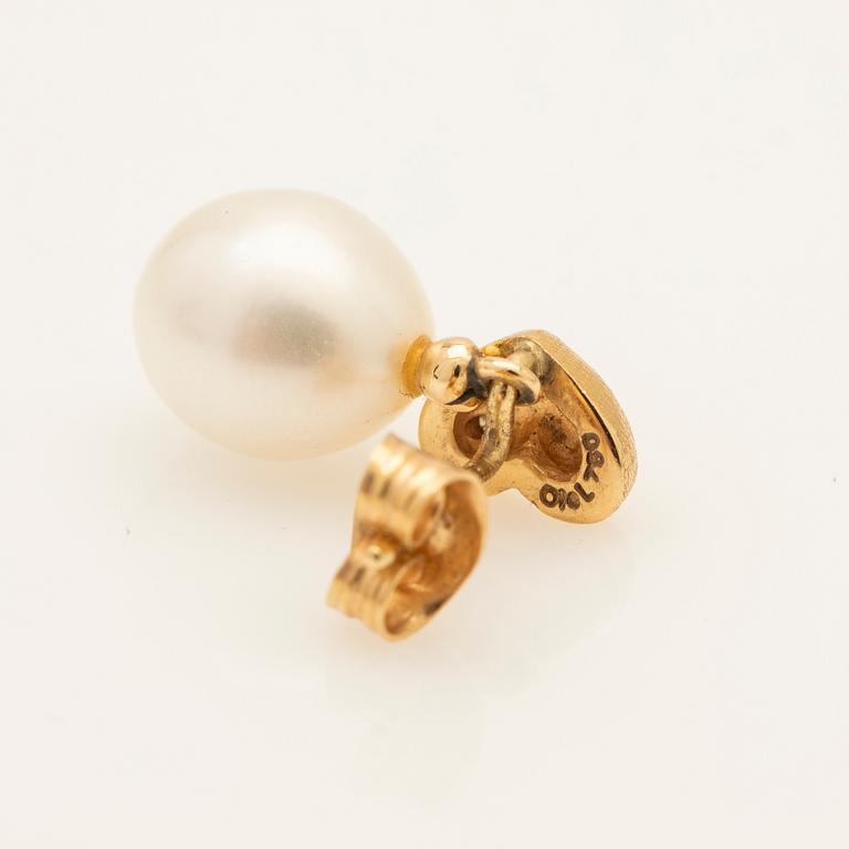 Ole Lynggaard, earrings, a pair, 18K gold with pearl and diamond.