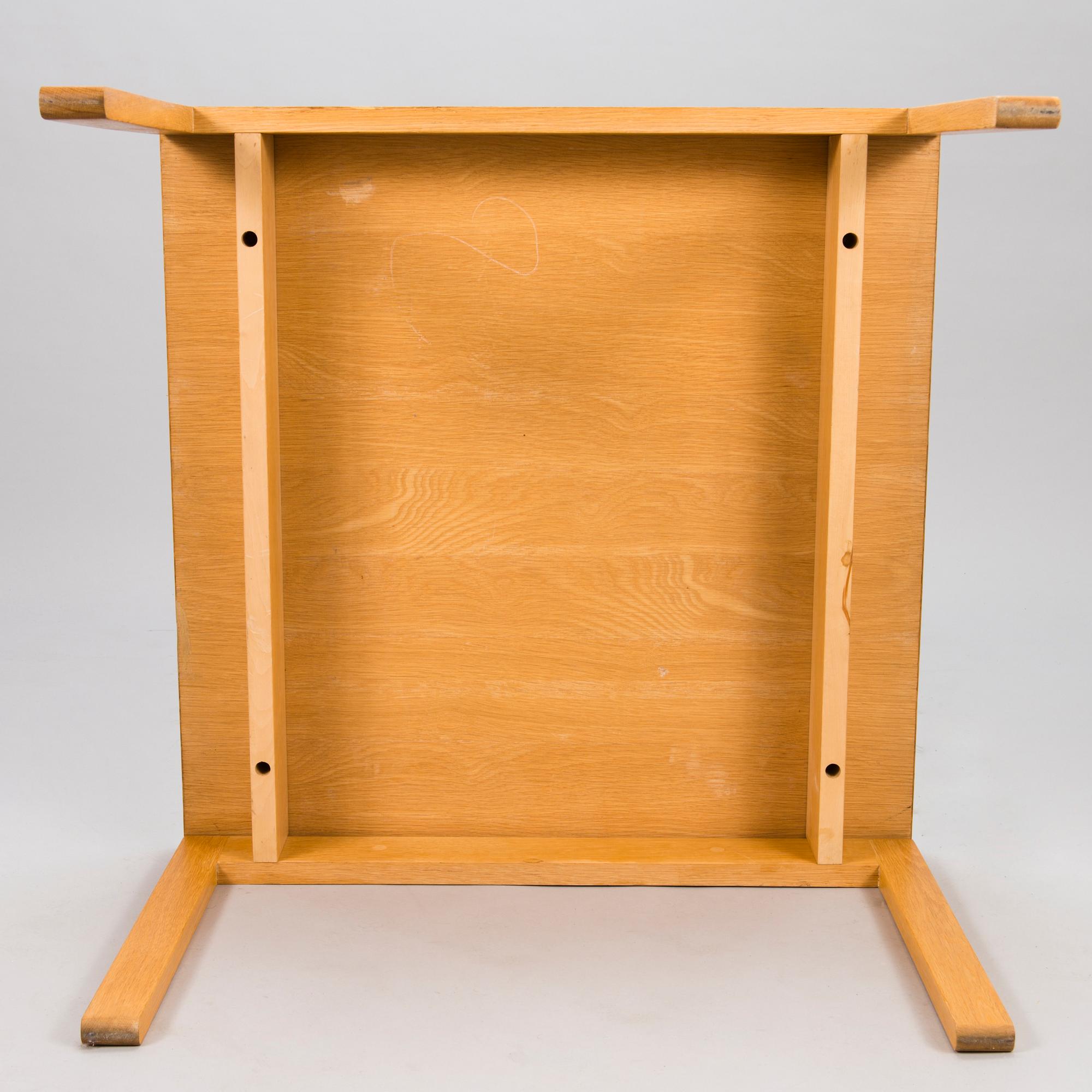 YRJÖ KUKKAPURO, sohvapöytä, malli Ateljee 705, Haimi/Avarte 1900-luvun loppu.