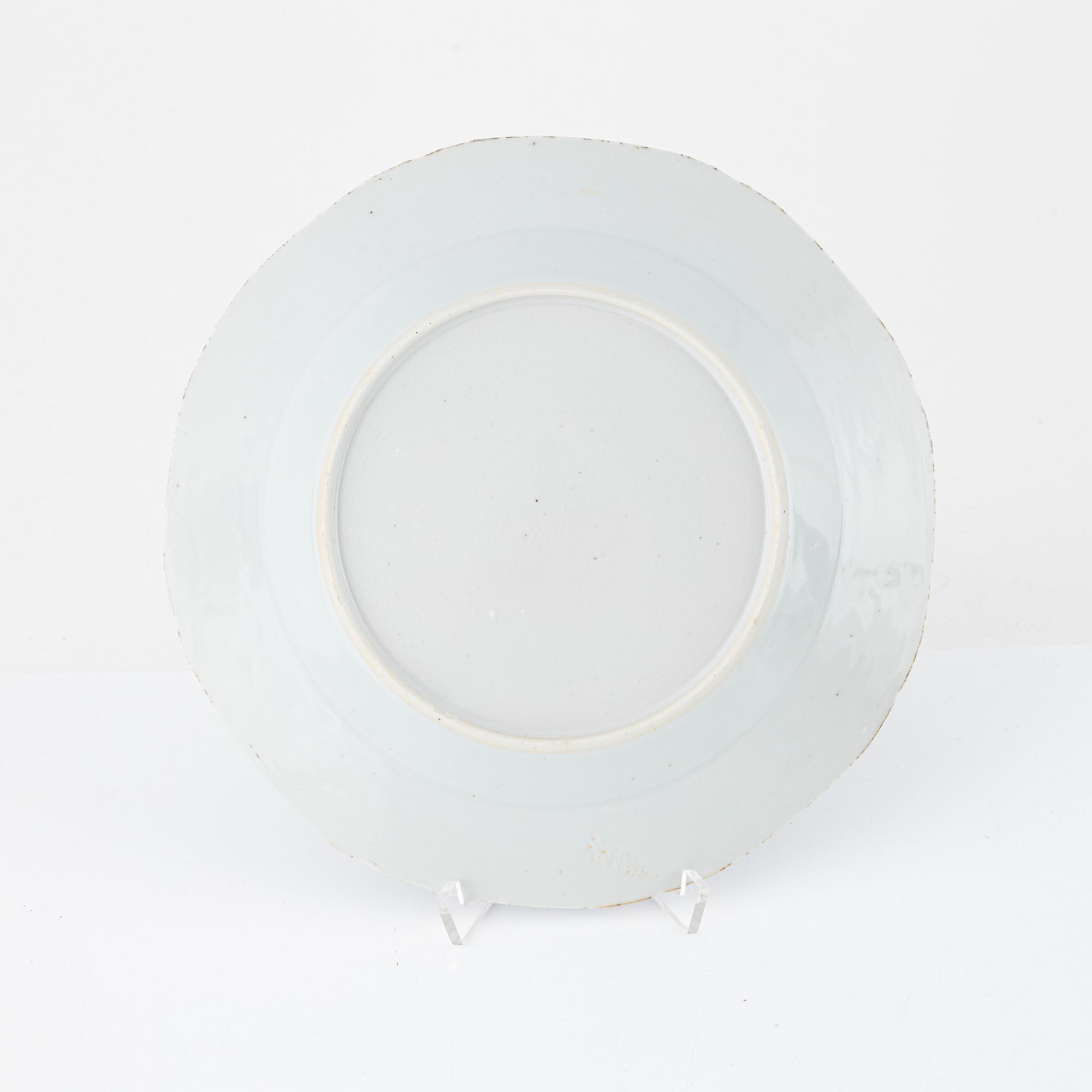 Tallrikar, 11 stycken samt flaska, porslin. Qingdynastin, 1800-tal.