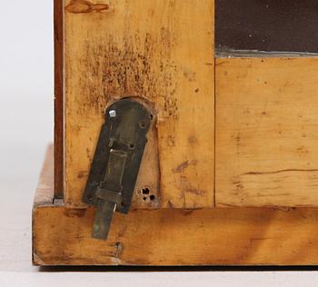 BOKSKÅP, 1800-talets första hälft.