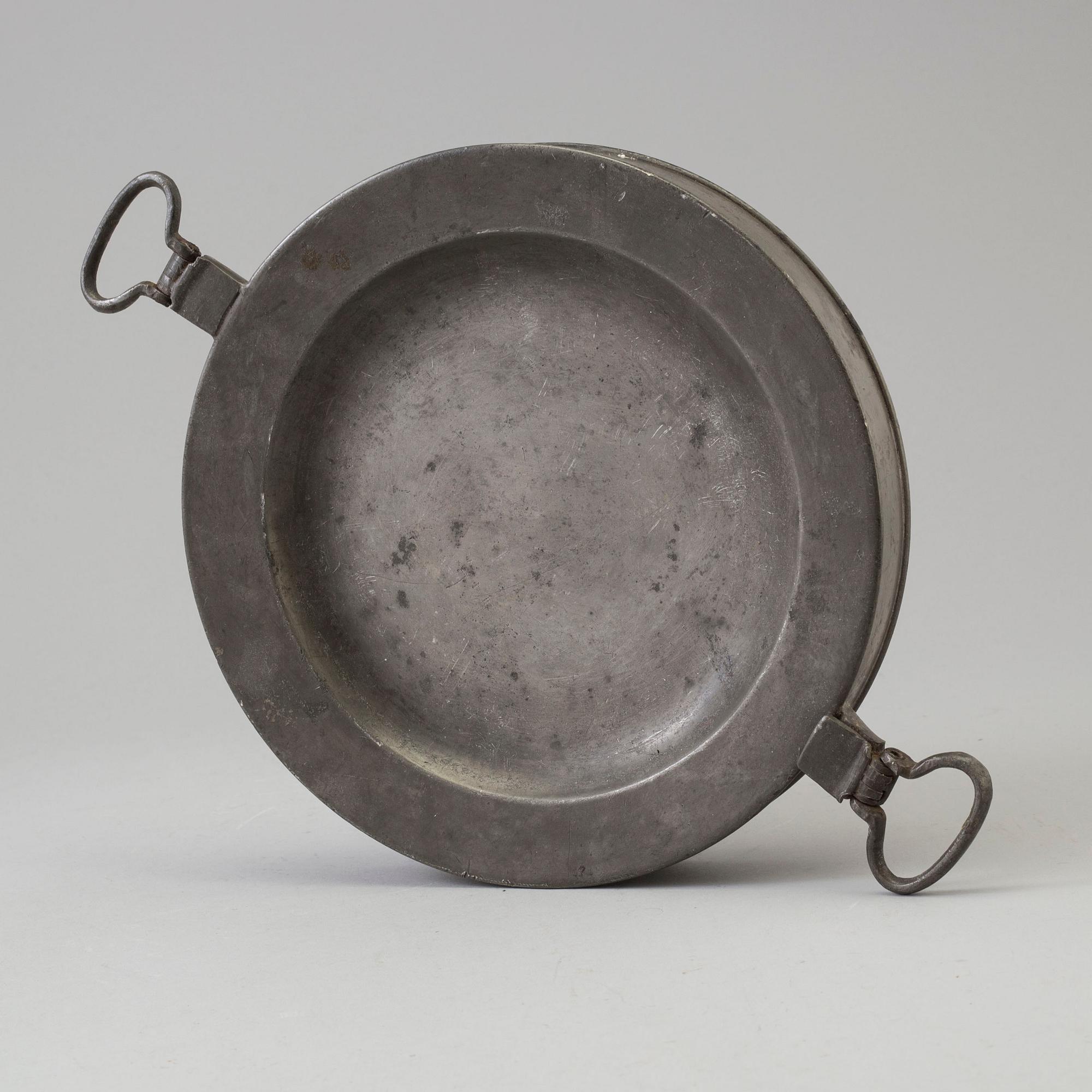 VÄRMETALLRIK, tenn, 1800-tal.