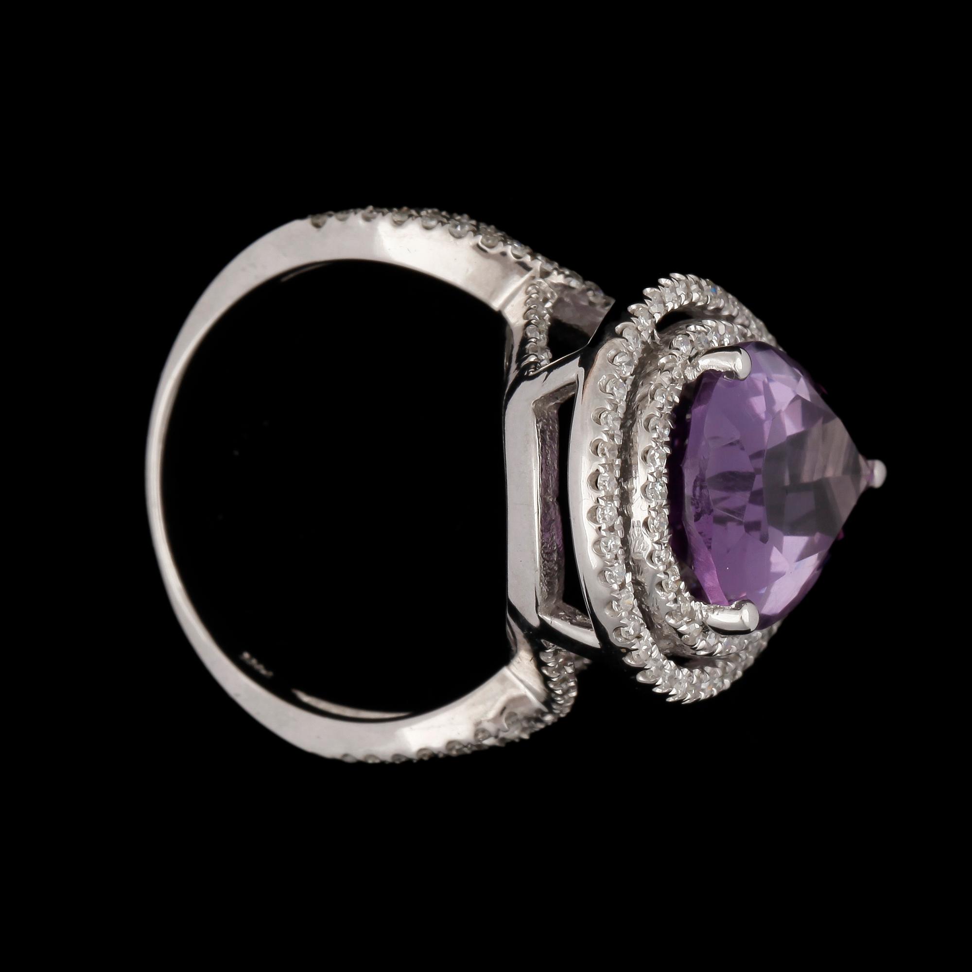 RING, 14k vitguld, droppformad ametist och små briljantslipade diamanter. Vikt ca 5,2 gram.