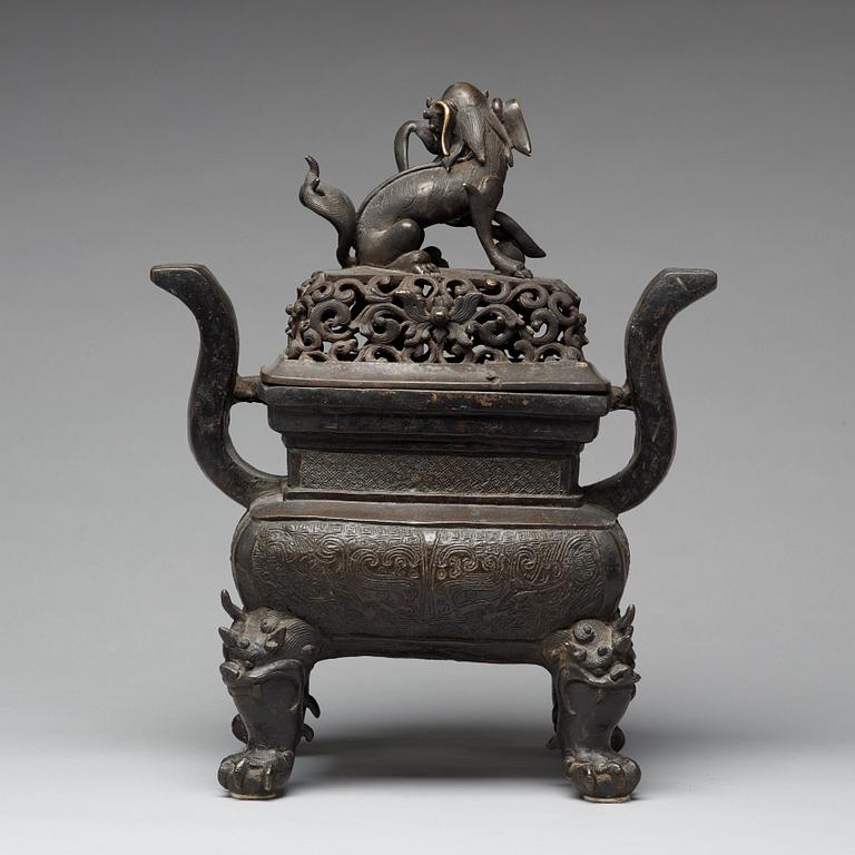 RÖKELSEKAR med LOCK, brons. Qingdynastin (1664-1912).