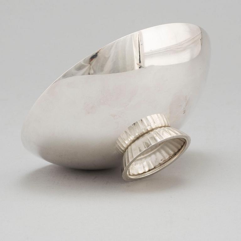 SIGVARD BERNADOTTE, a sterling silver bowl from Georg Jensen & Wendel A/S, Denmark.