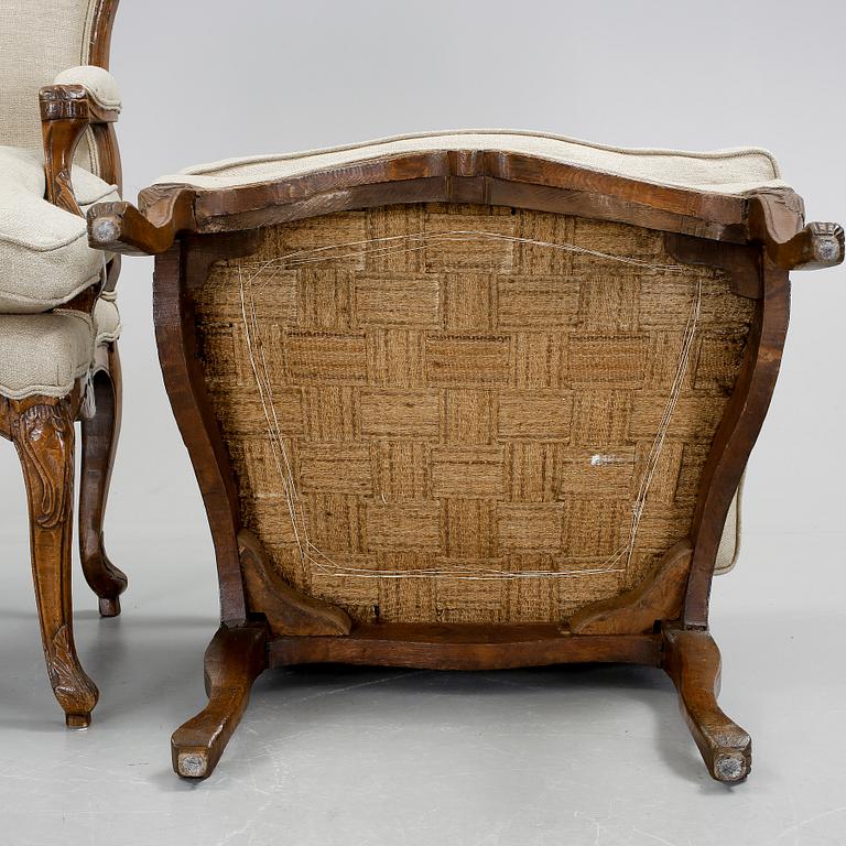 KARMSTOLAR, ett par, snarlika, Louis XV, 1700-talets andra hälft.