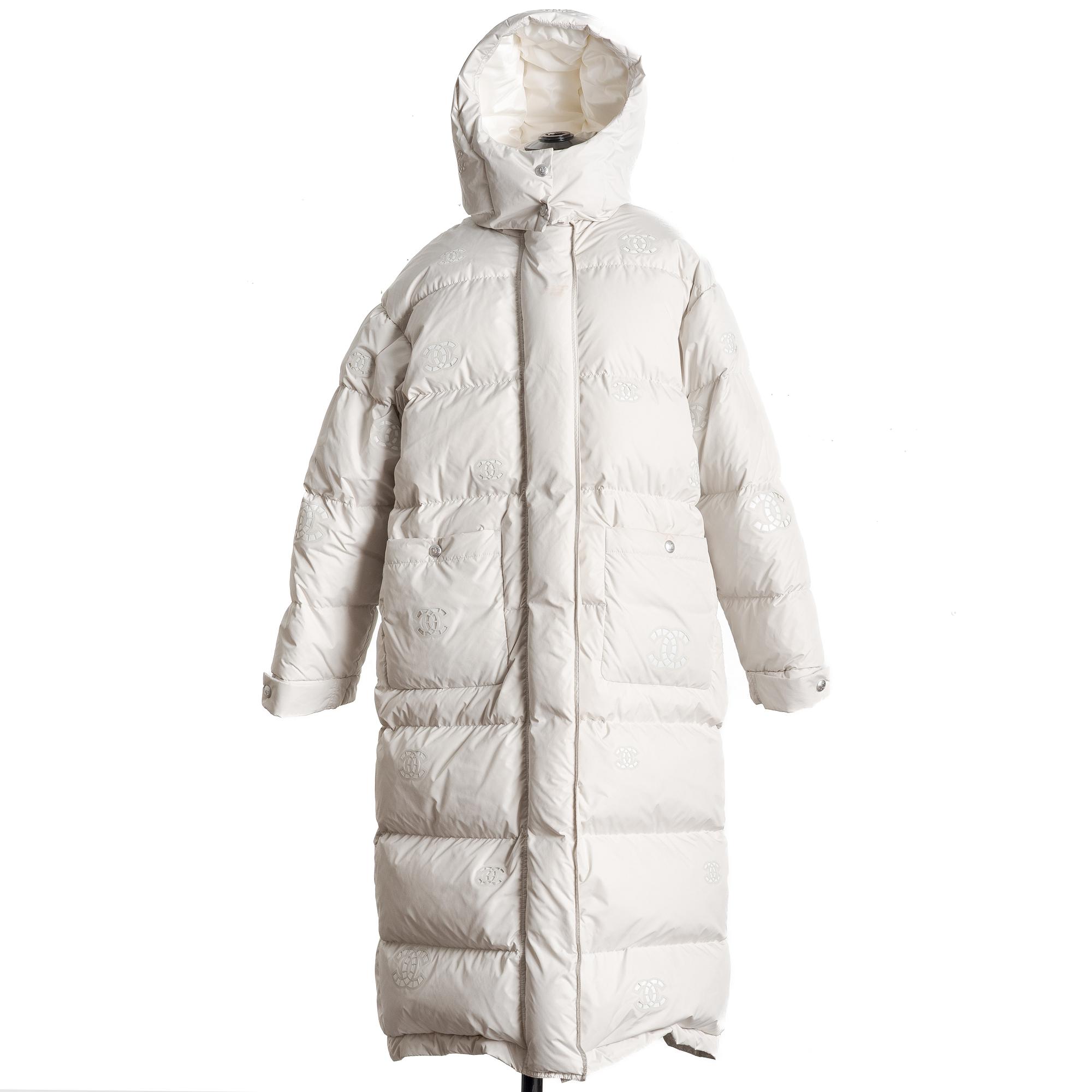 Chanel, down coat, size Fr 40.