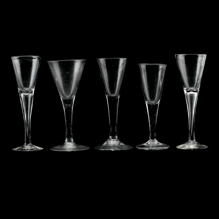 VINGLAS, 5 st snarlika, 1700-/1800-tal.