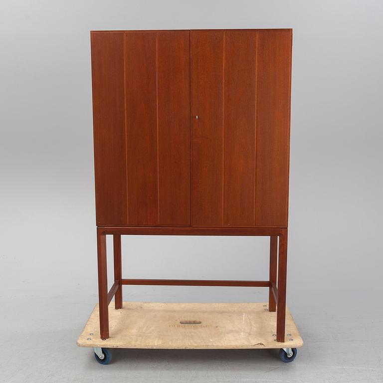 AXEL LARSSON, skåp, 1-147 ur Signum serien, AB Svenska Möbelfabrikerna Bodafors, 1963.