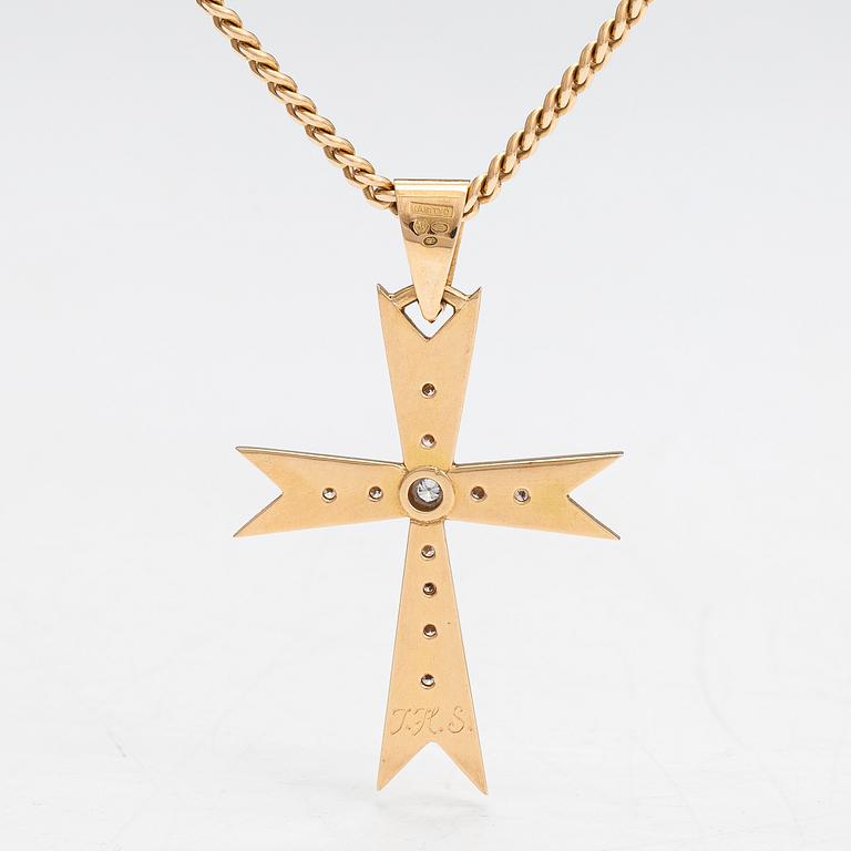 Necklace, cross, 18K/14K gold with diamonds totaling approx. 0.55 ct, Finland 1971/2007.