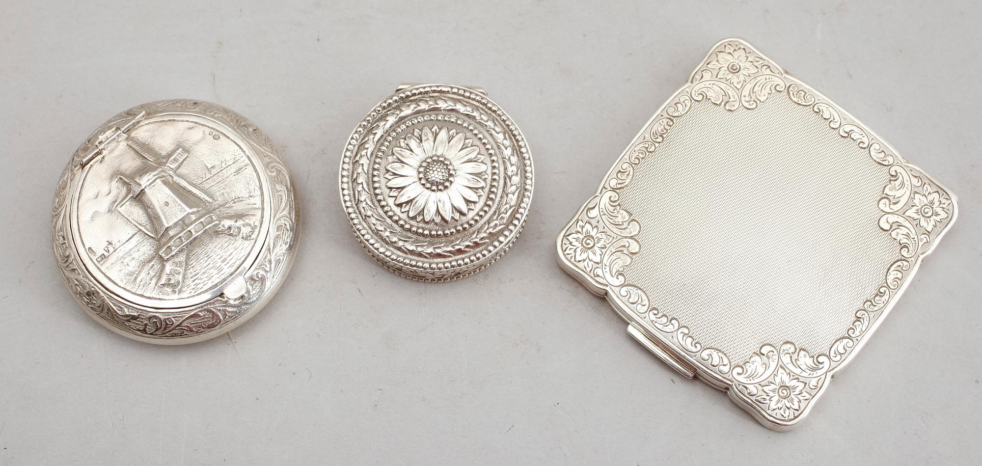DOSOR, 3 st, silver, svenska importstämplar. Vikt ca 175 g.