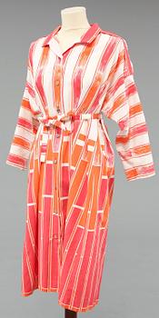 KLÄNNINGAR, 3 st, Maud Fredin Fredholm, 1900-talets andra hälft.