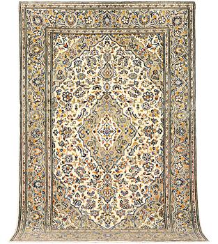 A Kashan carpet, c. 208 x 135 cm.