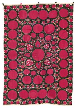 278. Broderi, antik Uzbekistan suzani, sannolikt Tashkent, ca 231,5-237,5 x 160-161 cm.