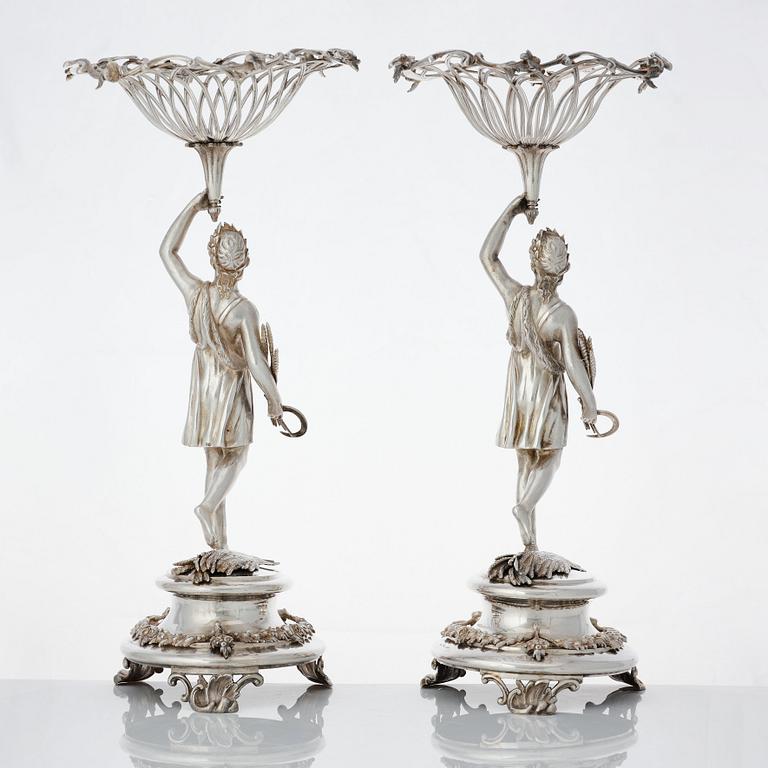 A matched pair of Swedish 19th century silver bowls, Gustaf Möllenborg, Stockholm 1832.