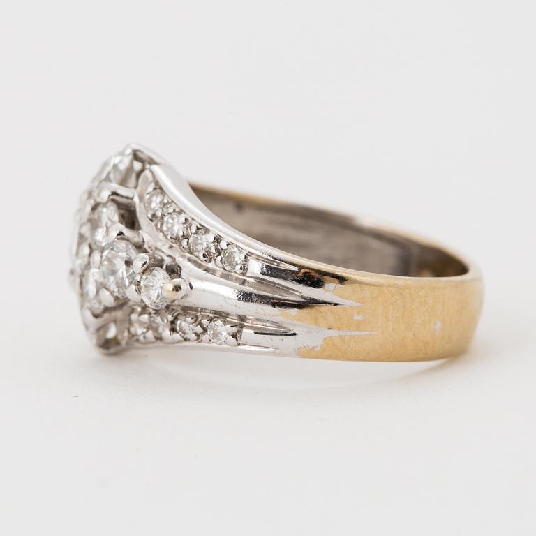 RING, 18K white gold with diamonds.