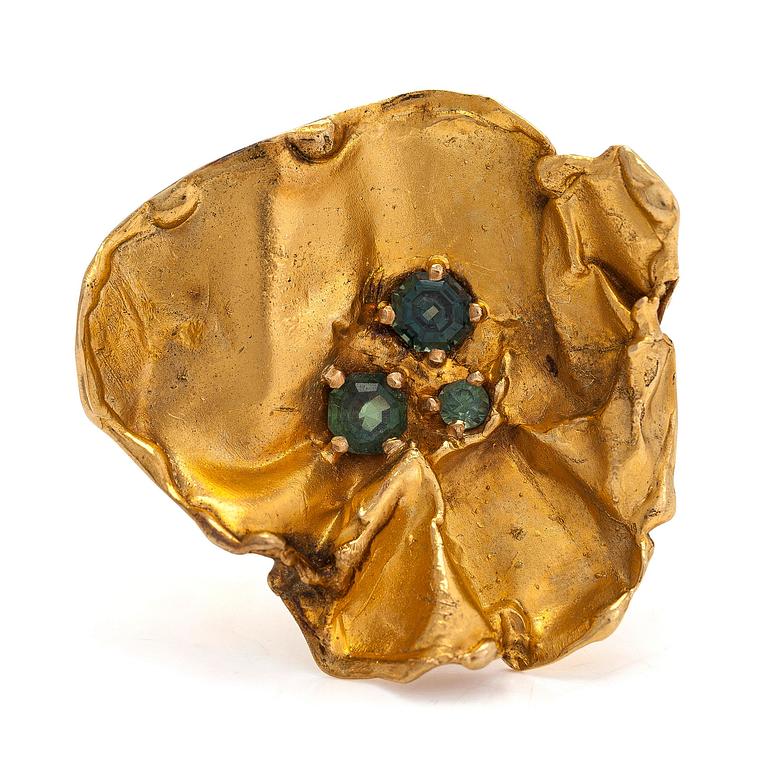 Lotta Orkomies, an 18K gold brooch with sapphires. A.Tillander, Helsinki 1971.