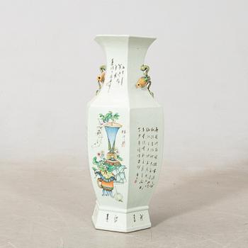 Floor vase China 20th century porcelain.