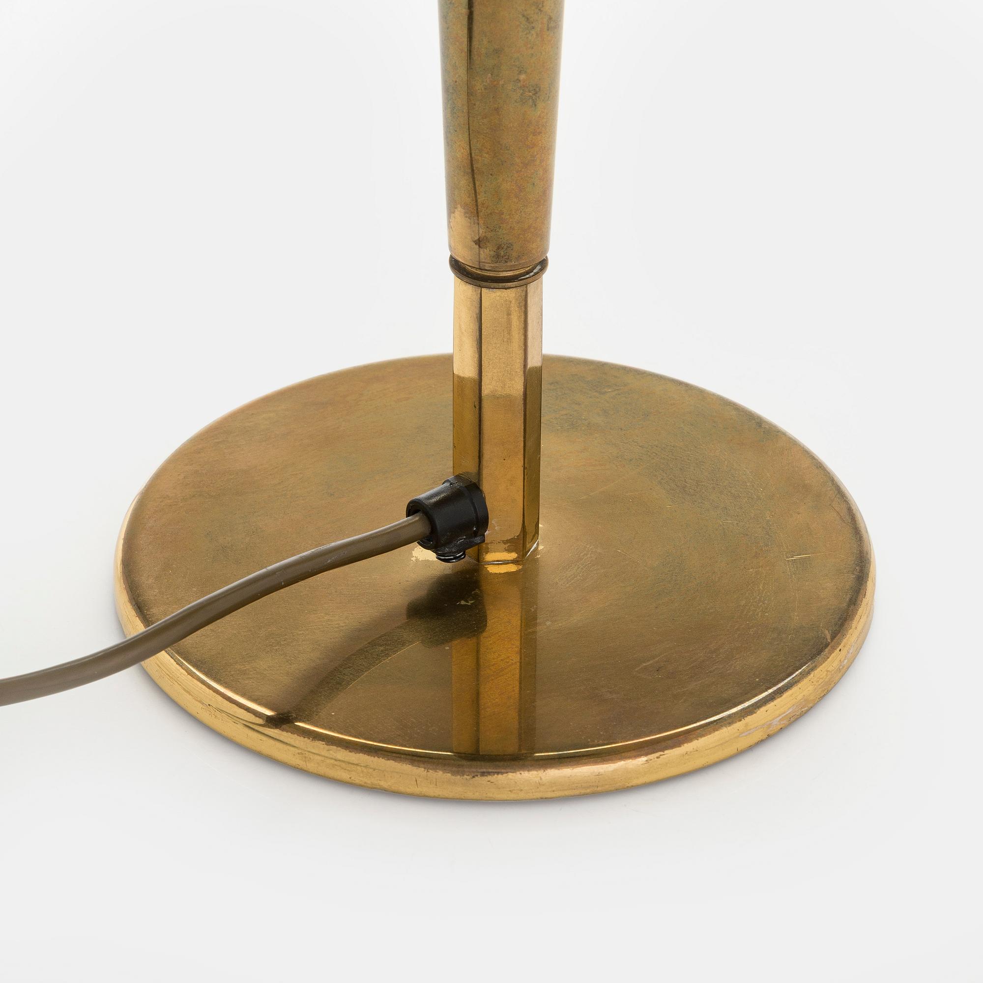 Paavo Tynell, A mid-20th century '5061' table lamp for Idman Finland.