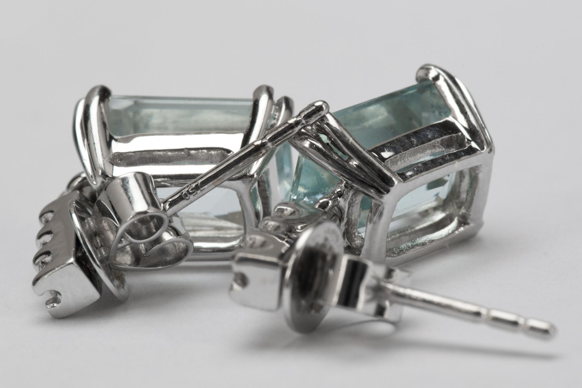 ÖRHÄNGEN, 18 k vitguld med akvamarin samt diamanter. Vikt ca 3 g.