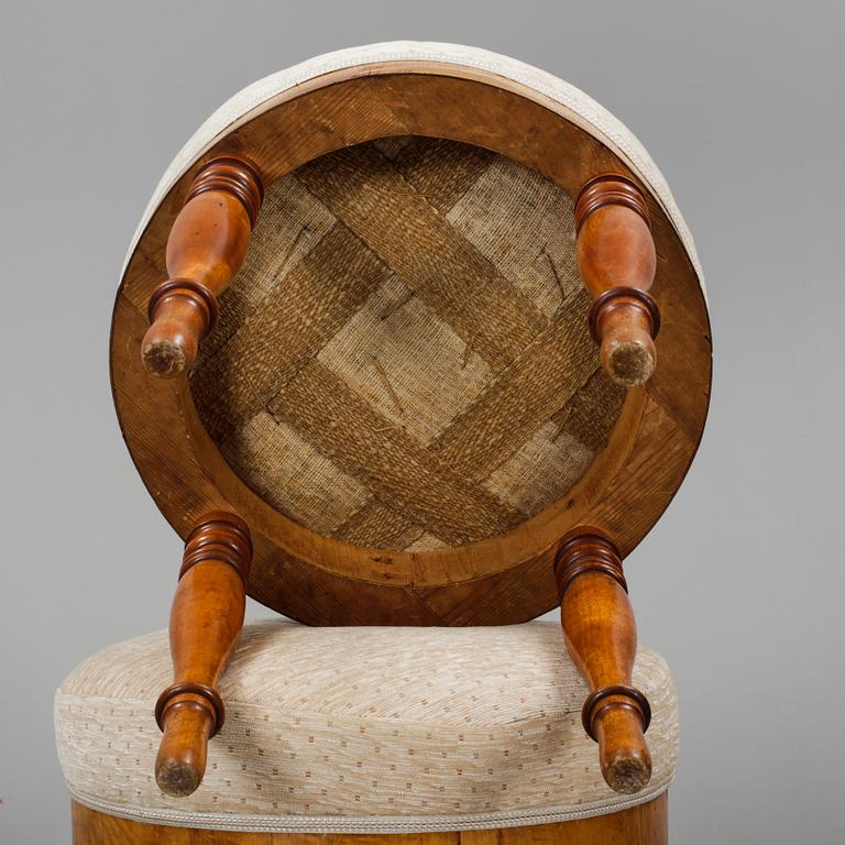 TABURETTER, ett par, senempire, 1800-tal.