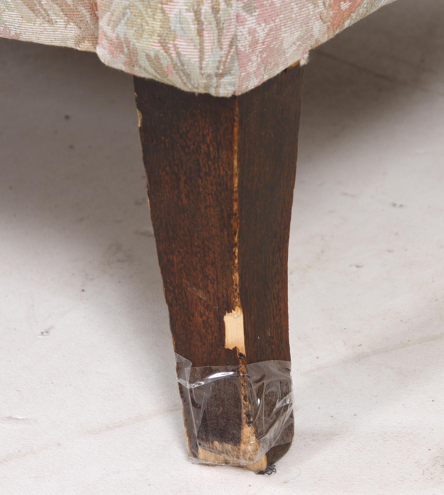 CLUBFÅTÖLJER, 2 st, 1900-tal.