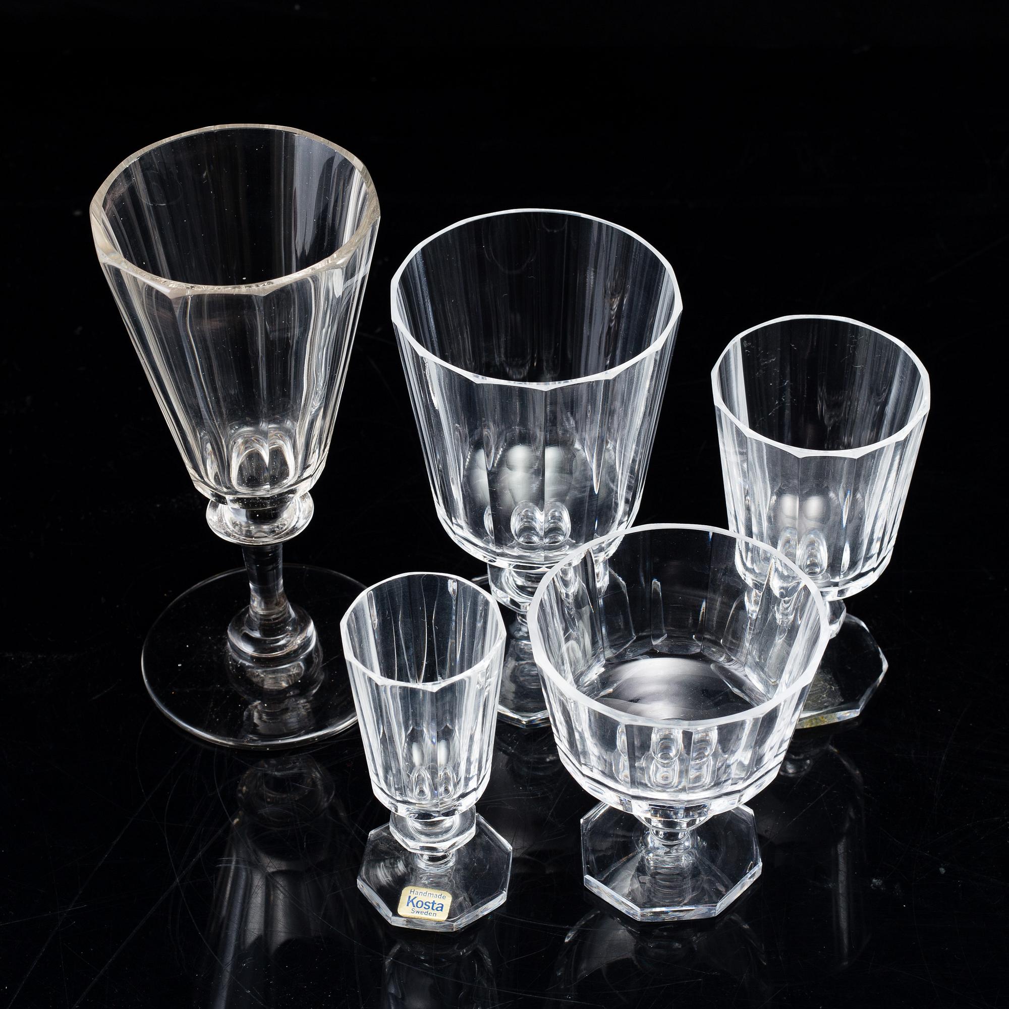 ELIS BERGH, glasservis, 67 delar, "Karlberg". Kosta, 1900-talets andra hälft.