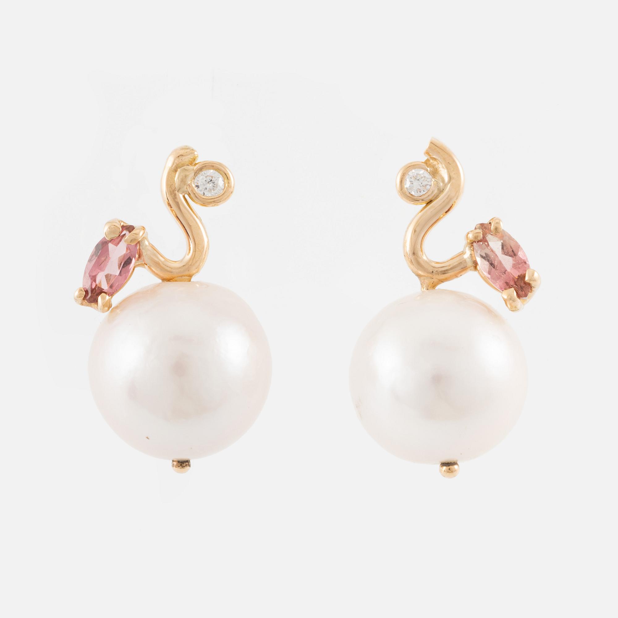 Earrings, Mandelstam, 18K gold with cultured freshwater pearls, pink tourmalines, and brilliant-cut diamonds.