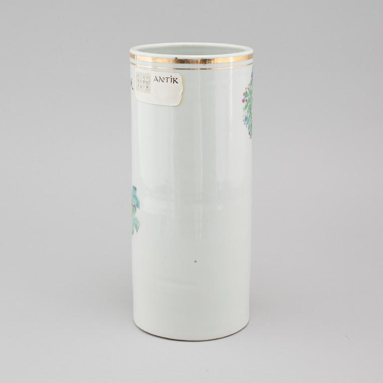 A Chinese brushvase from the beginning of the 20th century.
