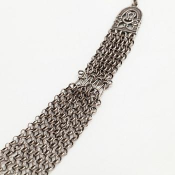 Kalevala Koru, a sterling silver 'Paradise/Hämäläisemännän juhlakääty' necklace. Helsinki 1997.