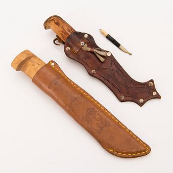 KNIVAR / PUUKKO-KNIVAR, 3 st, en s.k. husmorskniv, Fiskars och 2 st märkta Marttiini.