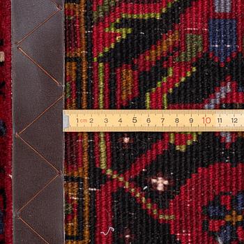 A carpet, Heriz/Gorovan, ca 287 x 205 cm.