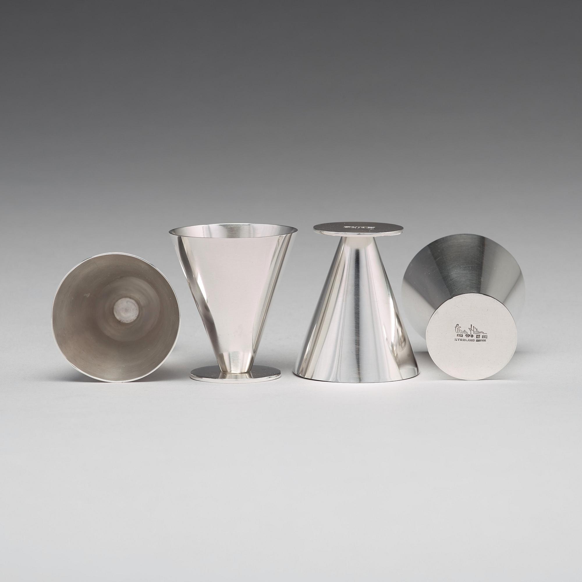 Wiwen Nilsson, a cocktail set comprising a cocktailshaker, ten glasses and a tray, Lund, sterling 1946.