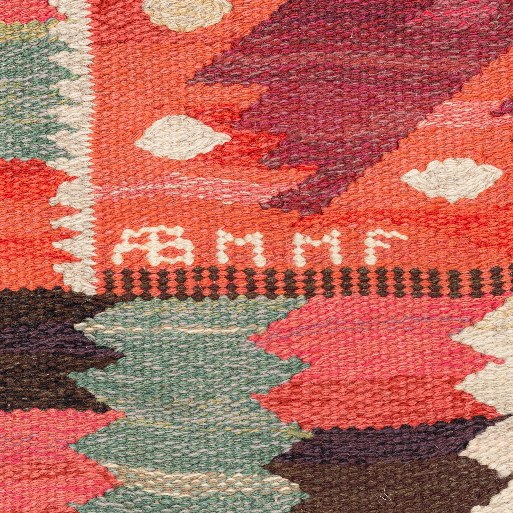 Barbro Nilsson, matta, "Nejlikan röd", gobelängteknik, ca 331 x 214 cm, signerad AB MMF BN.