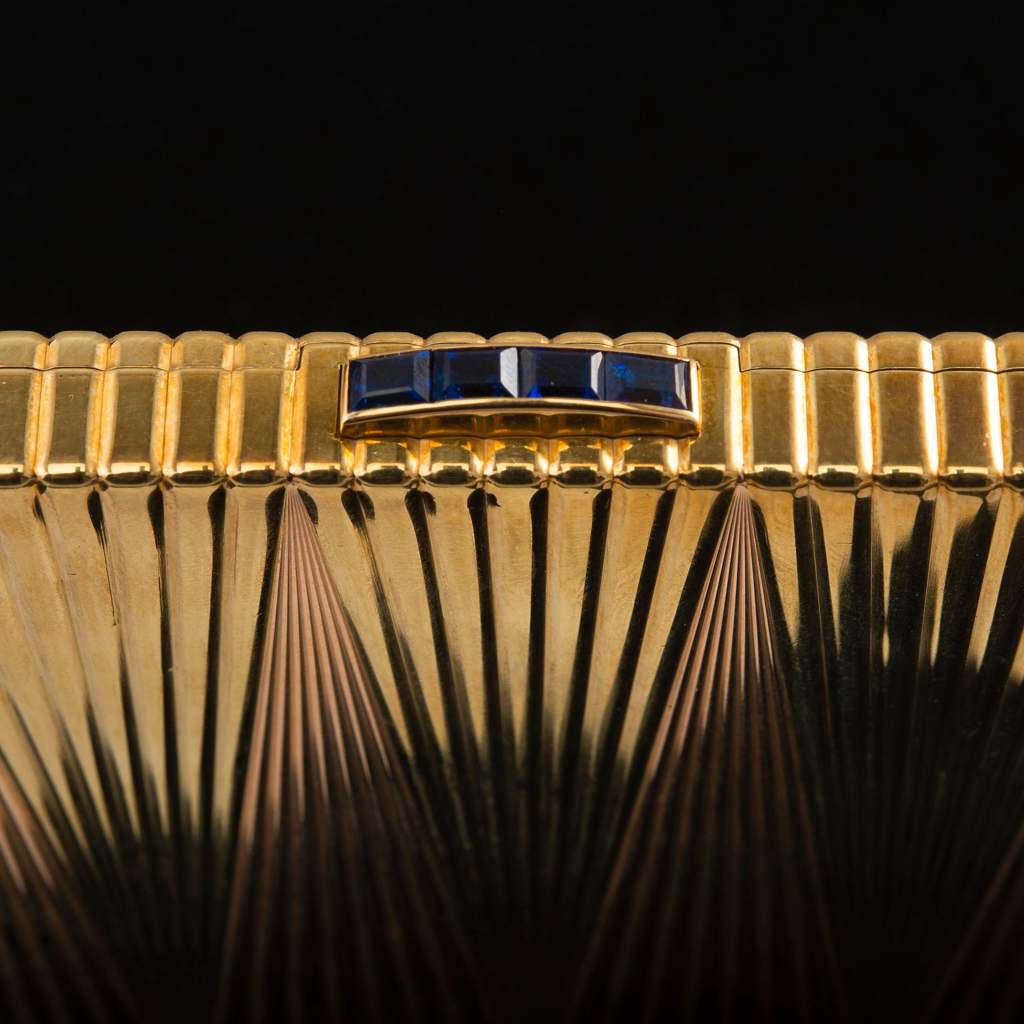 SAVUKERASIA, Cartier, 18K puna- ja keltakultaa, safiireja. Cartier Englanti 1956. Paino 215 g.