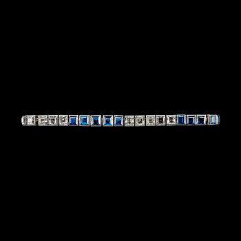 A BRACELET, square cut diamonds 10 pcs. c. 3.5 ct H/VVS, sapphires 15 pcs. c. 5.70 ct.