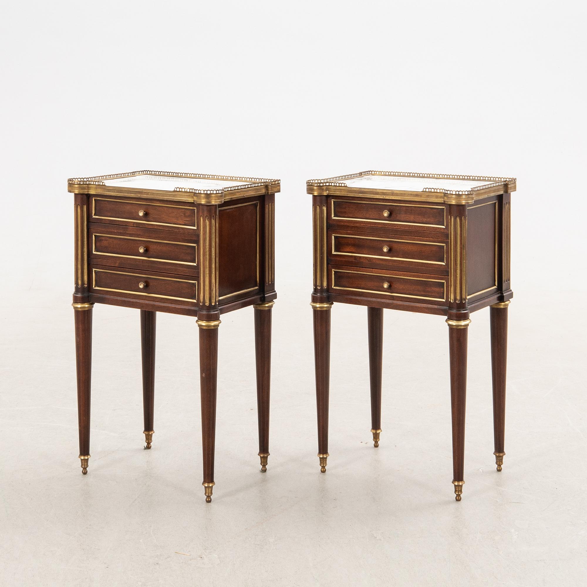 Sängbord, ett par, 1900-tal.