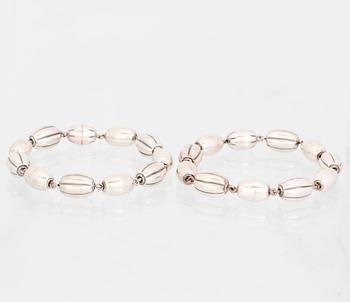 KAULAKORU, RANNEKORUJA, 2 kpl, ja SORMUS, "Halikon Kääty", hopeaa. Kalevala Koru 1972-83.