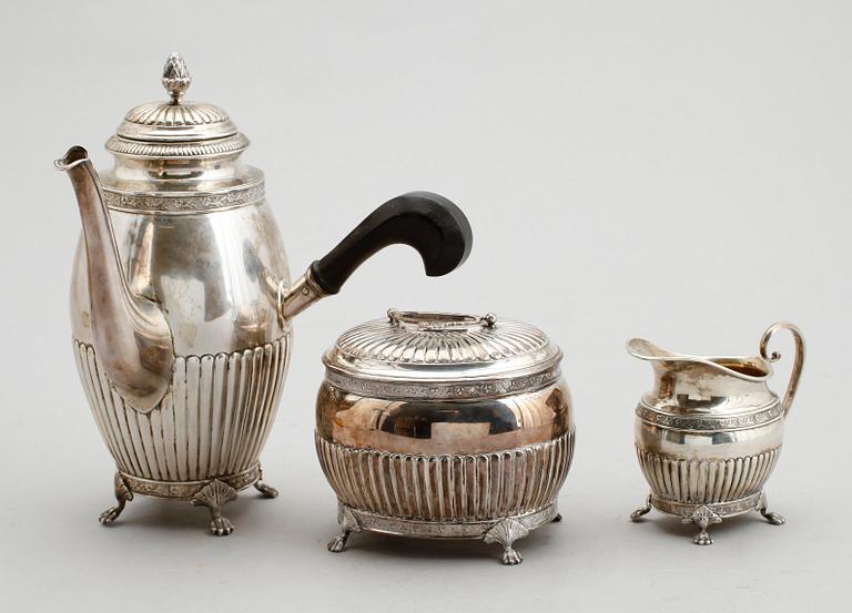 KAFFESERVIS, 3 delar, silver, B Erlandsson, 1909. Vikt ca 1241 g.