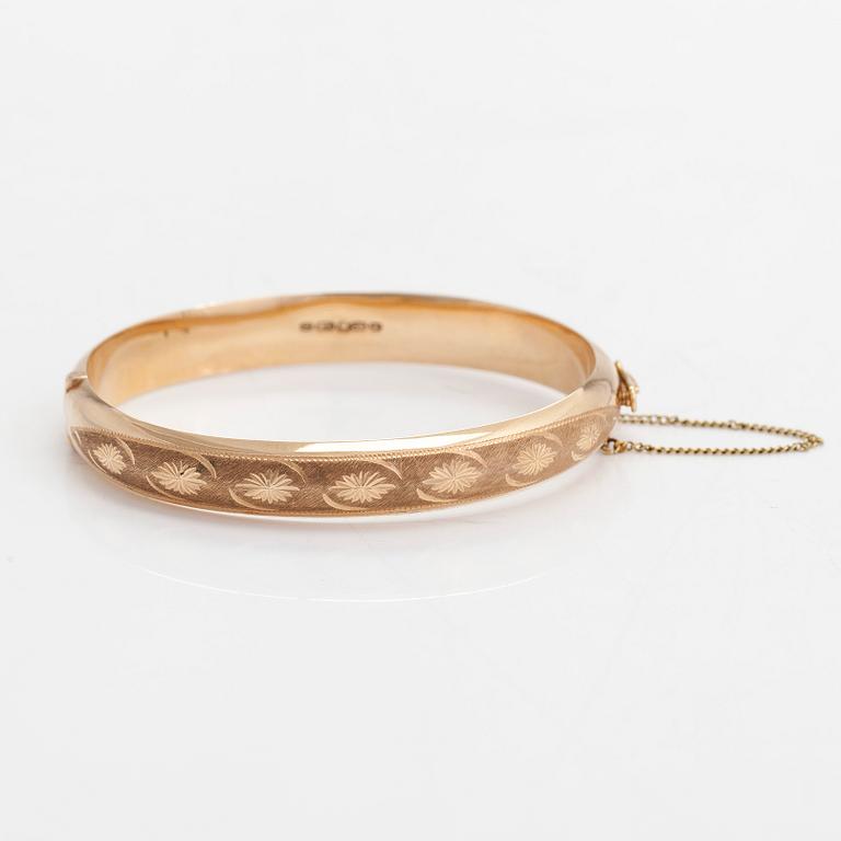 A 14K gold bangle, Helsinki 1962.