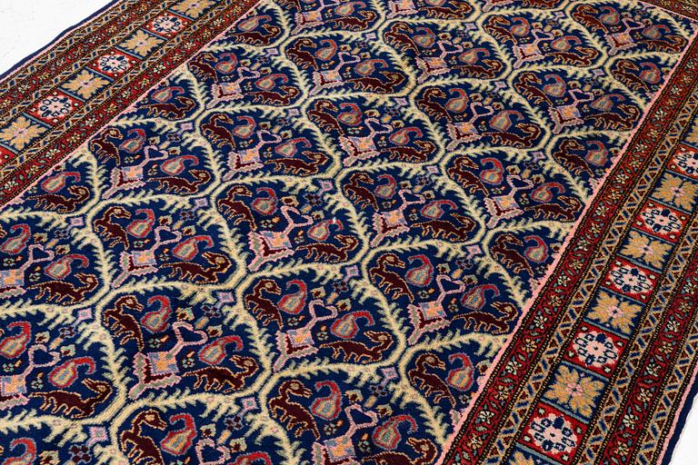 An Ardabil carpet, approx. 270 x 170 cm.