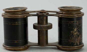 KIKARE 3 st, bl.a. en tubkikare, trä och mässing, London, ca 1900.