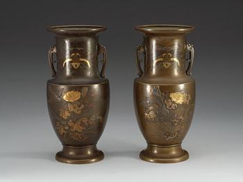 A pair of Japanese bronze vases, Meiji (1868-1912).