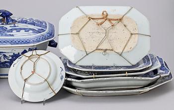 PARTI PORSLIN, 10 delar. Kina, Qianlong och Jiaqing. 1700-1800-tal.