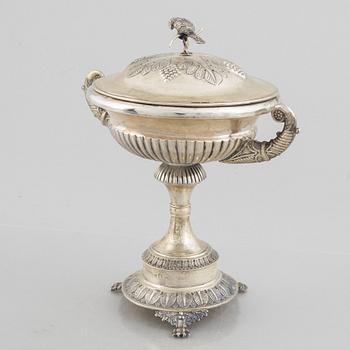 A Swedish silver sugar bowl with cover, marks of Magnus Fryberg, Jönköping 1830.